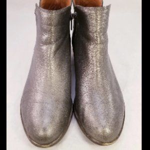 LUCKY BRAND SILVER LEATHER METALLIC ANKLE BOOTS SIDE DUAL ZIPPERS SIZE 10/40